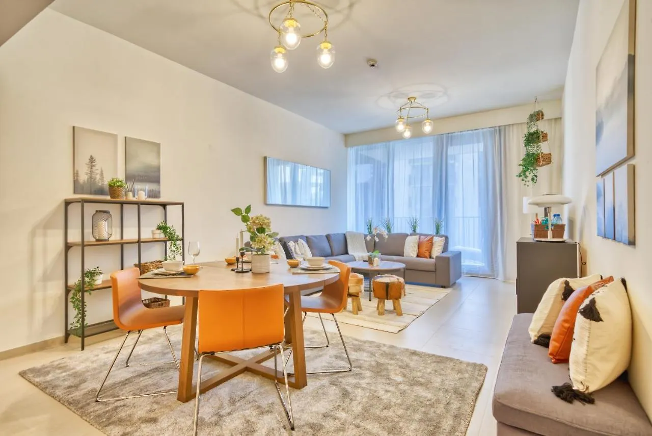 Incredible Views From This Classy Apt With Terrace contacts
